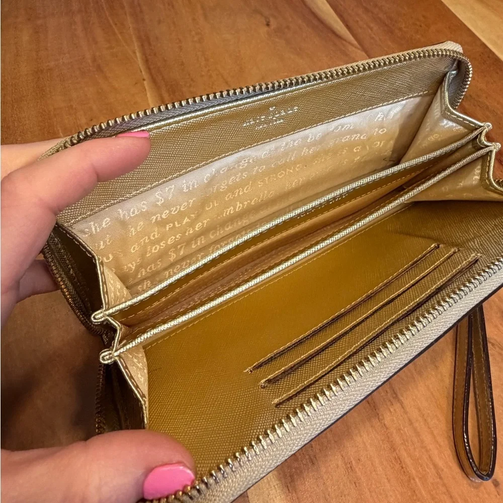 Kate Spade New York Talk Is Chic Saffiano Leather Wallet in Gold‎
